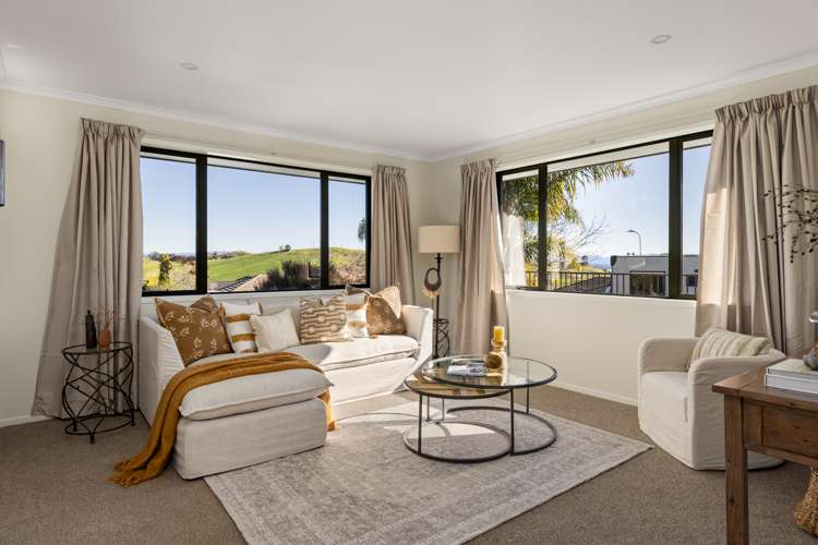 302 Ballintoy Park Drive Welcome Bay_1