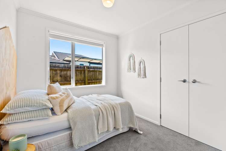 9 Finch Street One Tree Point_14