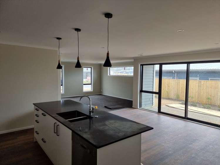 74 Hokioi Drive Kenepuru_7