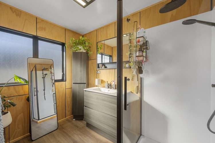 2/237 Georges Drive Napier South_11