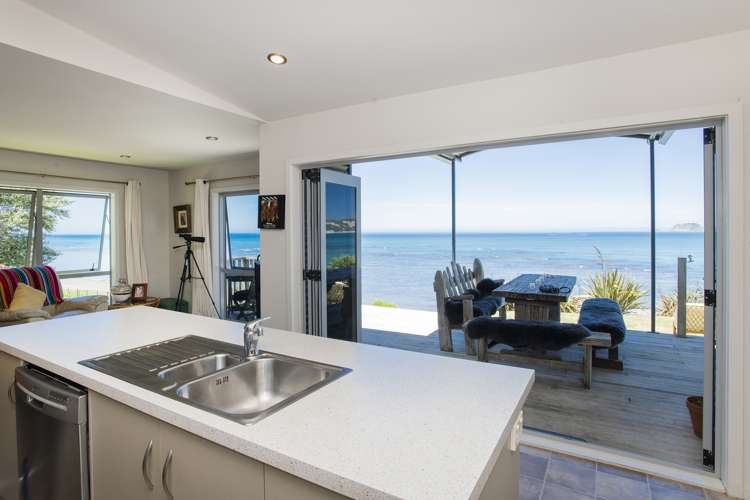 171 Beach Road Tokomaru Bay_4