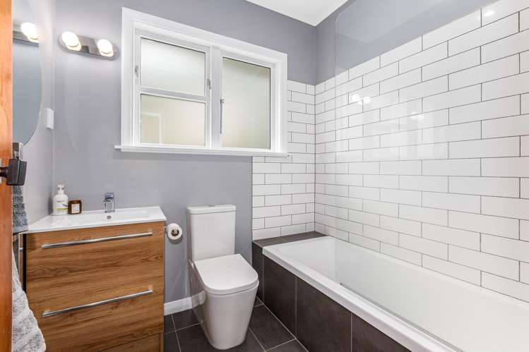 18 Elphinstone Avenue Strathmore Park_14