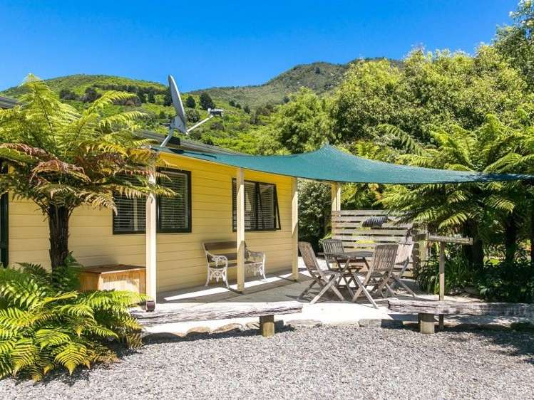 9 Thompson Place Anakiwa and Surrounds_11