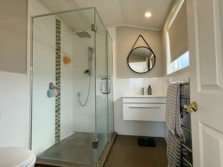 84 Parr Terrace Castor Bay_9