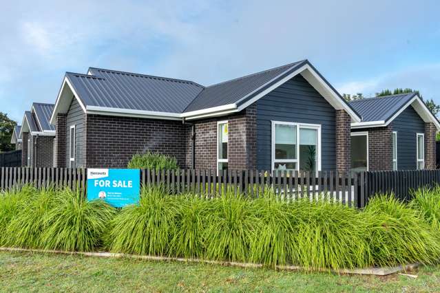 Near New in Hillcrest!