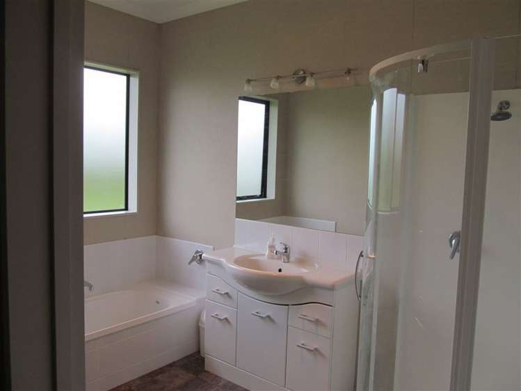 1018b Camerons Line Feilding_18