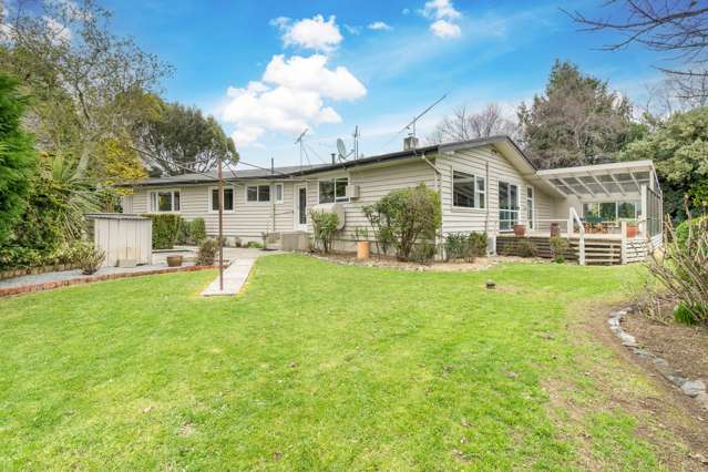 Home Sweet Home with Shed-tacular Space!!