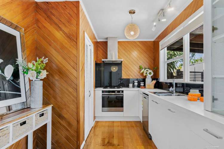 2/599 Glenfield Road Totara Vale_10