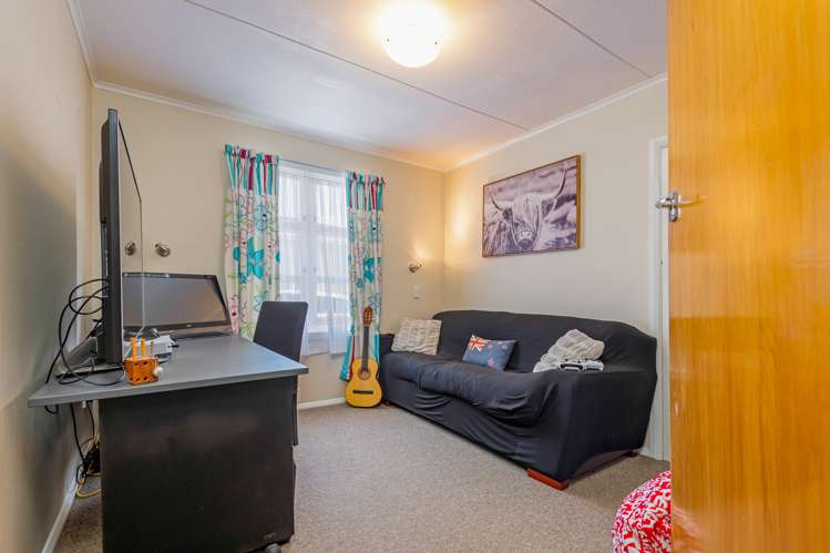 8 Hulke Street Foxton_13