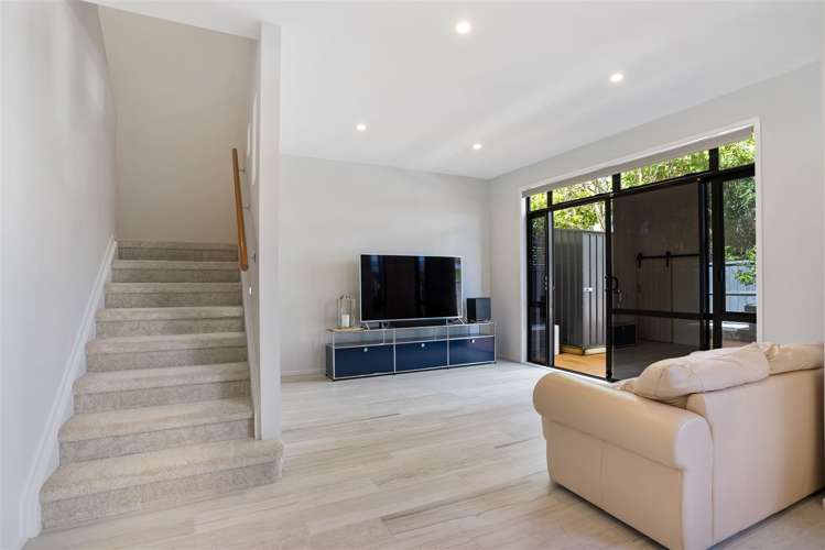 2/2 Armoy Drive East Tamaki_9