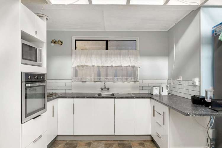 212 Tyndall Road Outer Kaiti_3