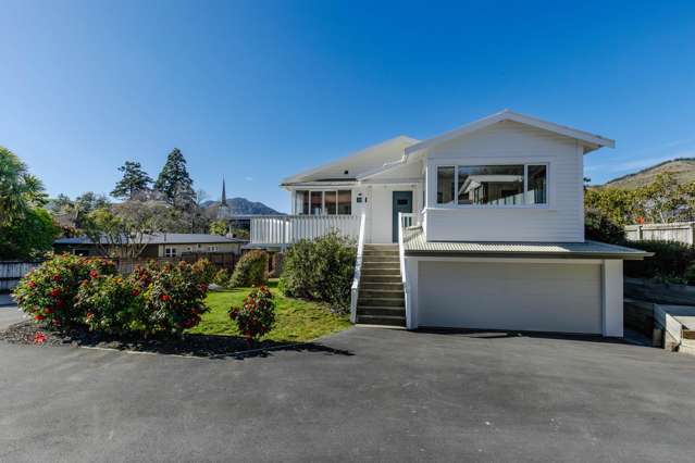 Stylish home and income in central Nelson