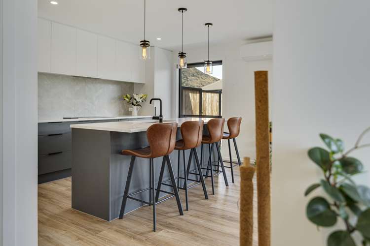 8 Erskine Street Dalefield/Wakatipu Basin_5