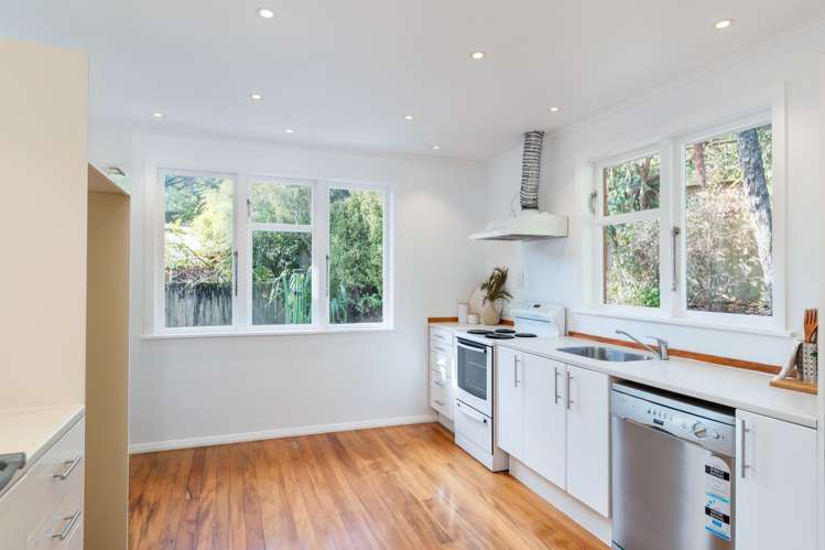 231 Whites Line East Waiwhetu_6