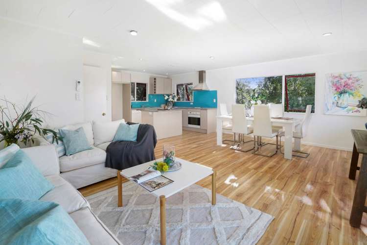 2/87 Woodglen Road Glen Eden_5