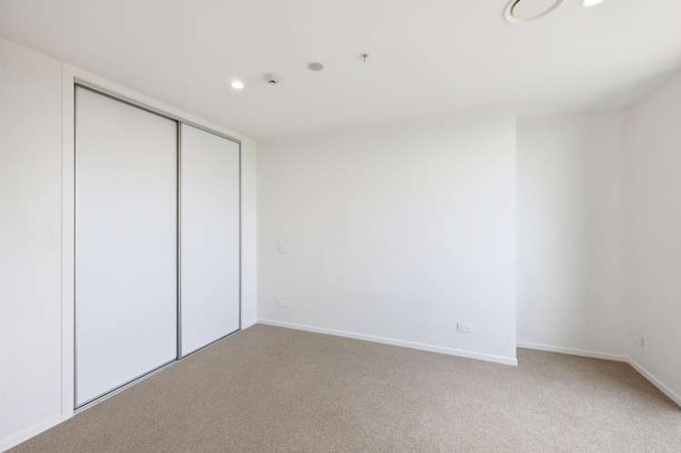 904/8 Waikumete Road Glen Eden_25