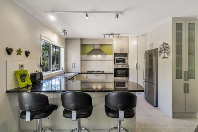 4 Baverton Drive Flat Bush_4