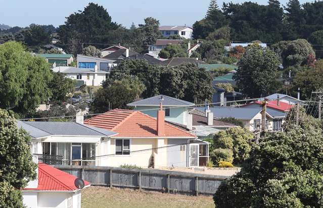 Housing market off to worrying start as confidence in economy plunges