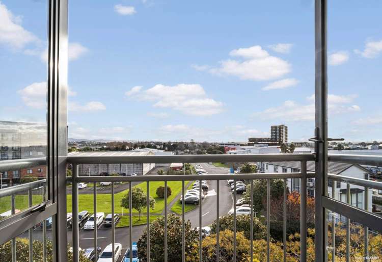 4D/10 Crown Lynn Place New Lynn_8
