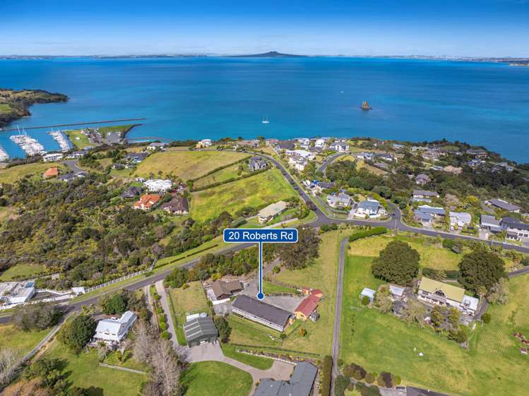 20 Roberts Road Matakatia Bay_31