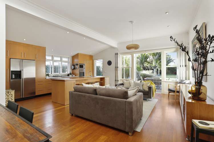 20 Ascot Avenue Narrow Neck_4