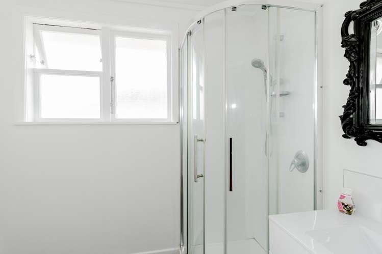 9 McLaren Crescent Onekawa_10