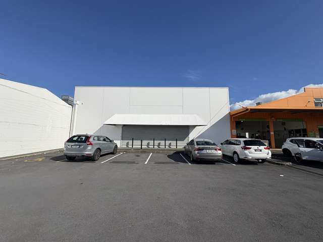Well positioned large format retail in Glen Innes