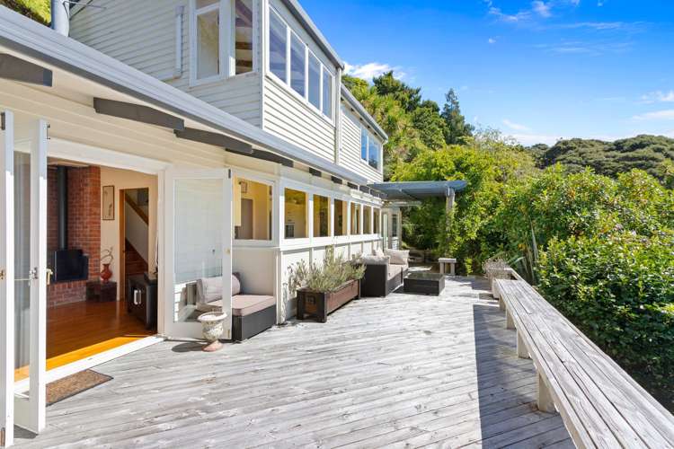 858 West Coast Road Waiatarua_22