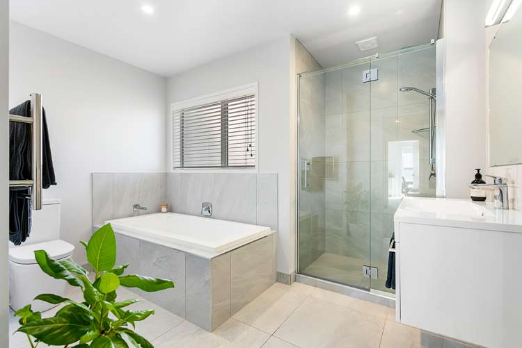 142 Seventh View Avenue Beachlands_21