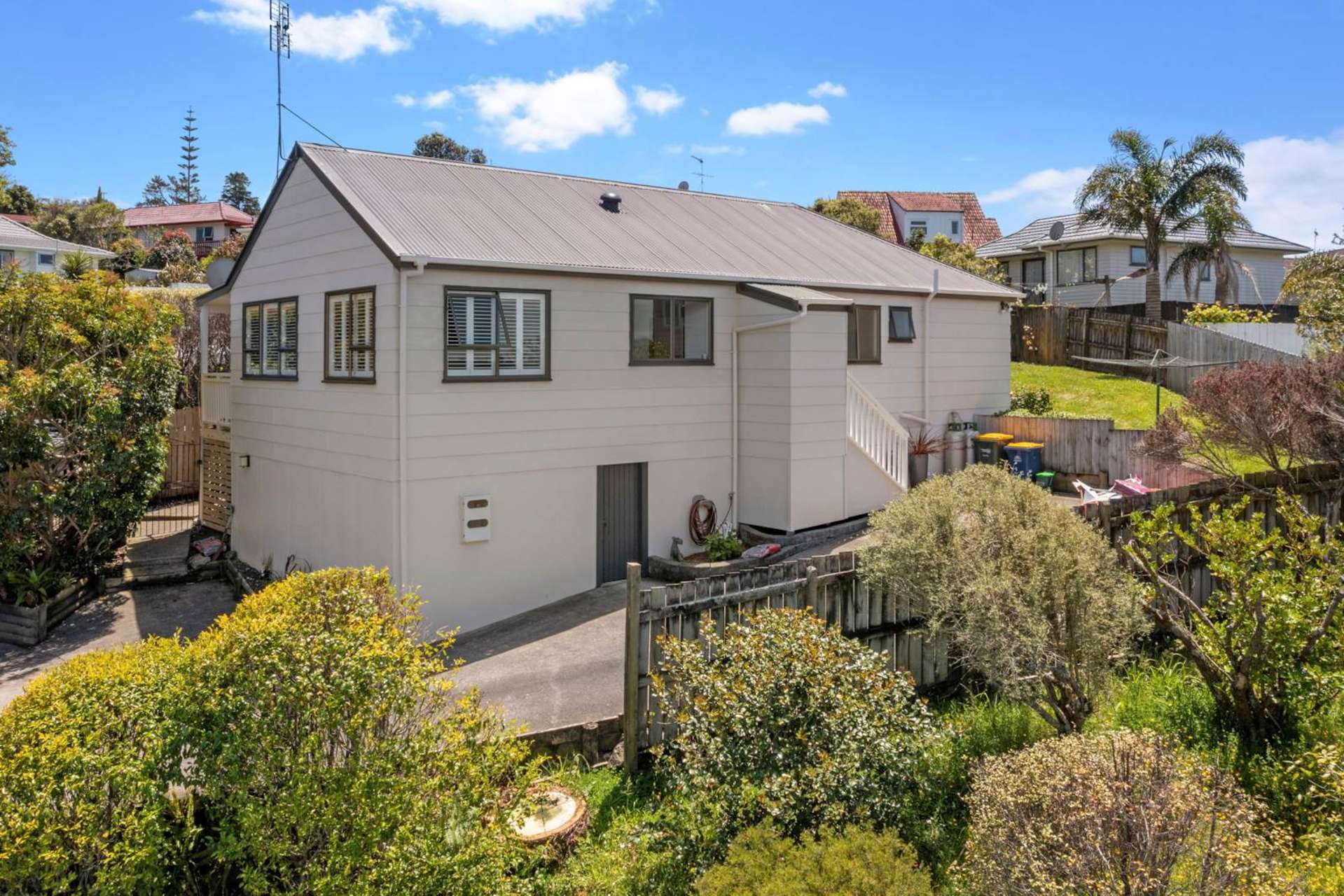 1/7 Athena Drive Totara Vale_0