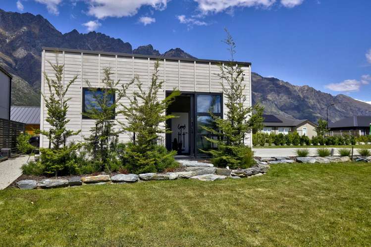 18 and 20 Woolshed Road Jacks Point_12