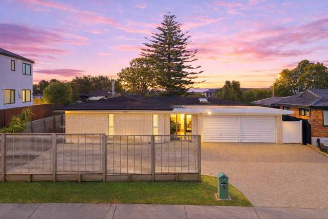 Single Level Home on 693m² with Privacy & Pote...