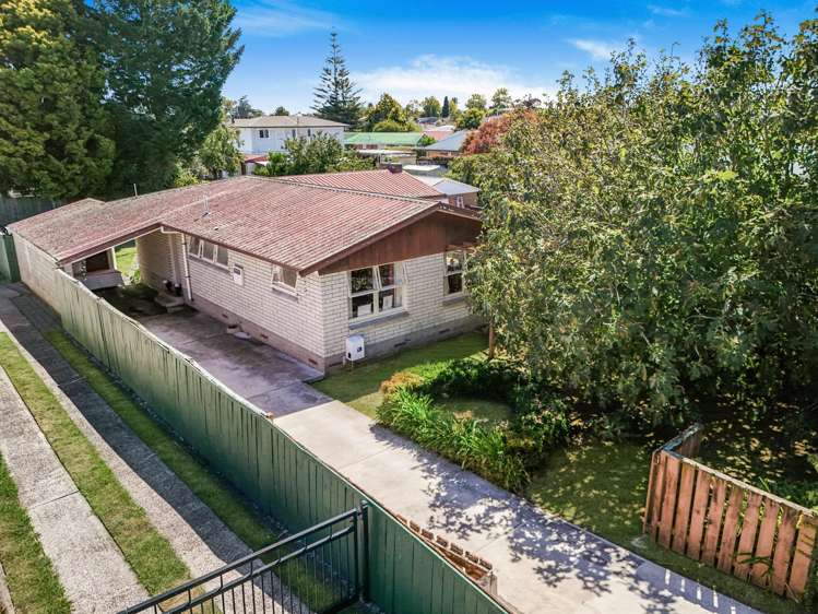 65 Resthill Crescent Glenview_28