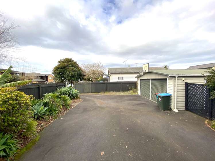 80 The Drive Epsom_13