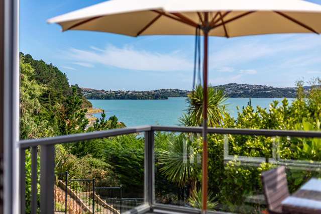 STUNNING VIEWS - PREMIUM LOCATION, PRIVATE SETTING