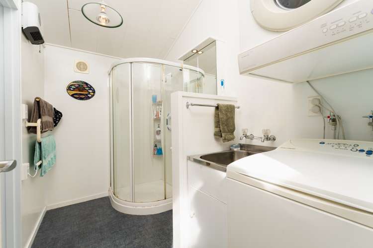 2/23a Howard Street Macandrew Bay_11