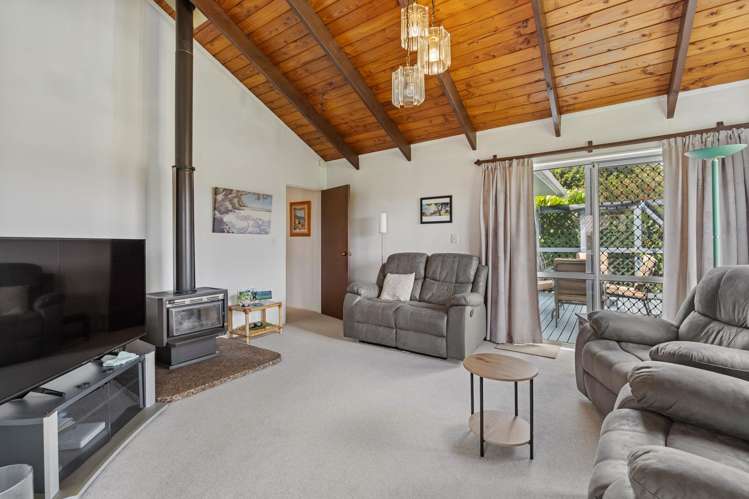 36 Raumati Crescent Onerahi_2