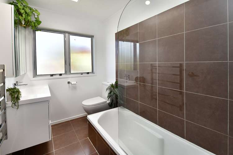 4b Parakai Avenue Parakai_12