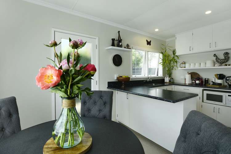 3b/3 Marsden Road Stoke_7