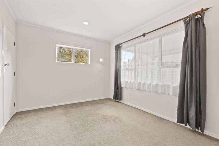 17 Fratley Avenue Farm Cove_13