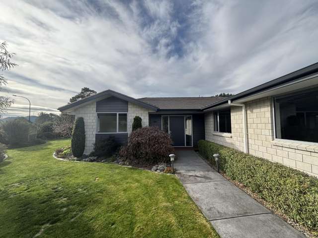 Spacious Family Home in Quiet Wakefield Cul-de-Sac