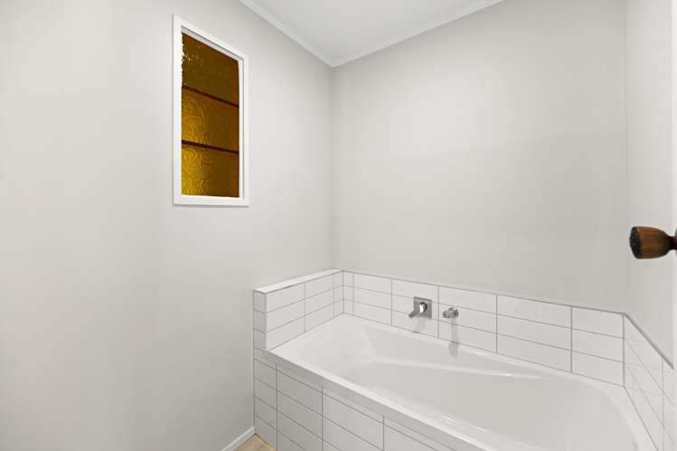 83 Gilbass Avenue Hamilton Lake_12