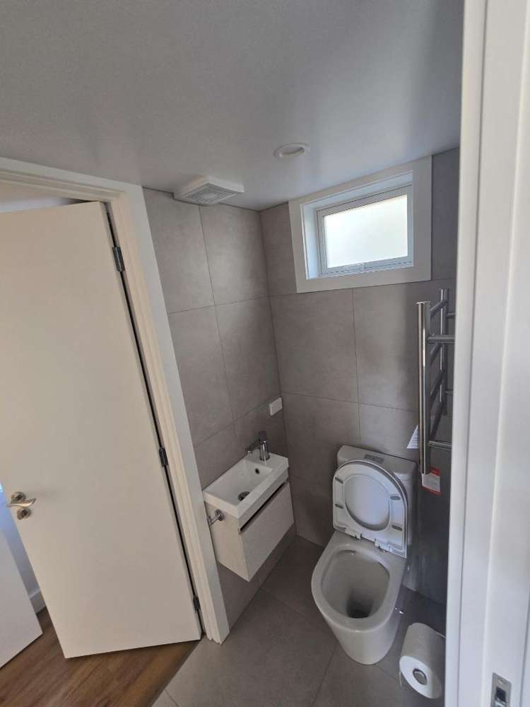 b/4 Knighton Road 1076_10