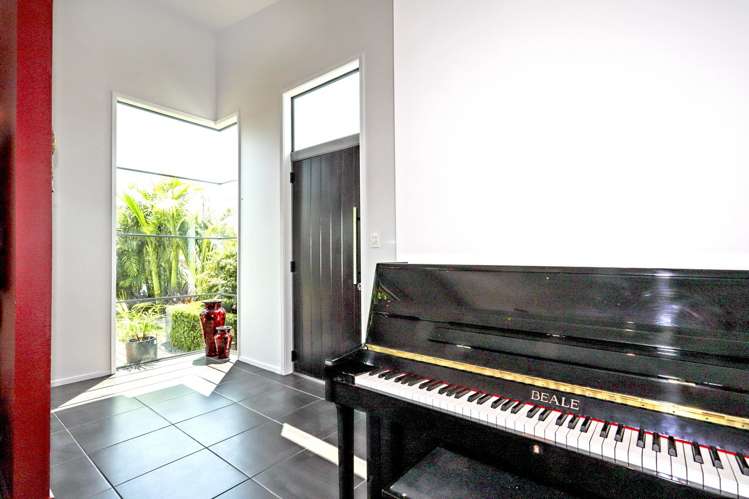 54 Hollister Lane Ohauiti_2