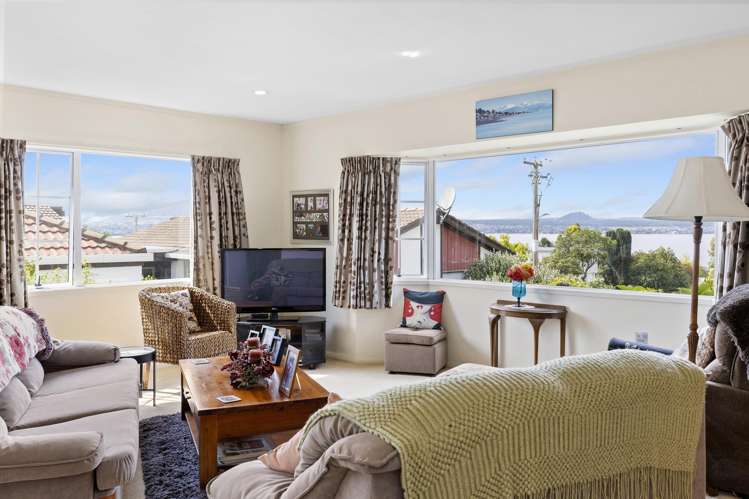 2/8 Kinder Street Acacia Bay_11