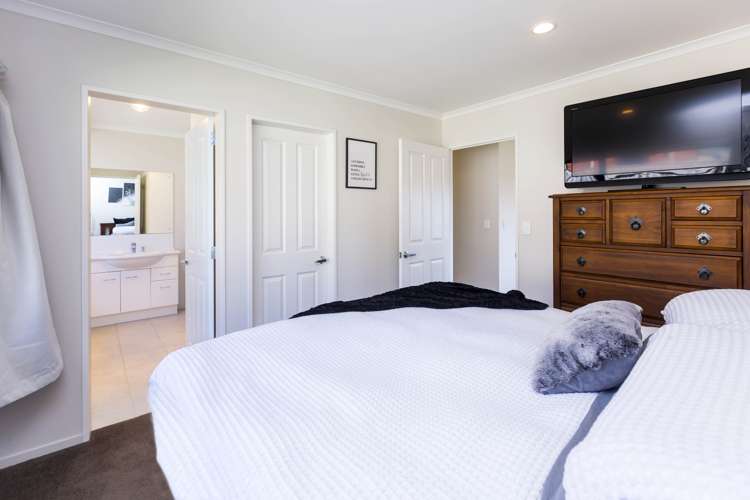 50 King Charles Drive Kingsley Heights_10