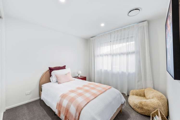 3 Earlsbrook Boulevard Lincoln_15