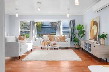 156 Comries Road_1