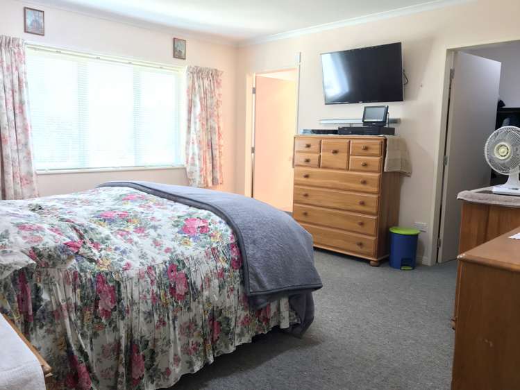 14 Te Puia Drive Aotea_6