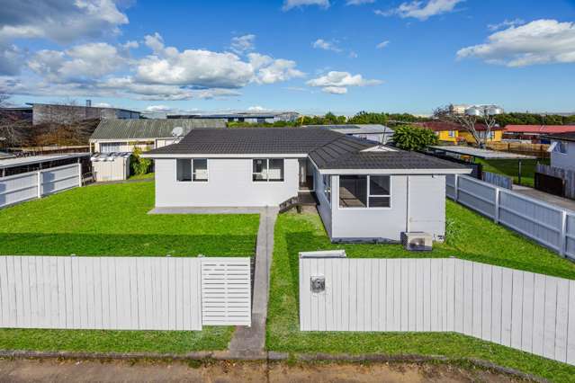 Freestanding & Affordable Home!